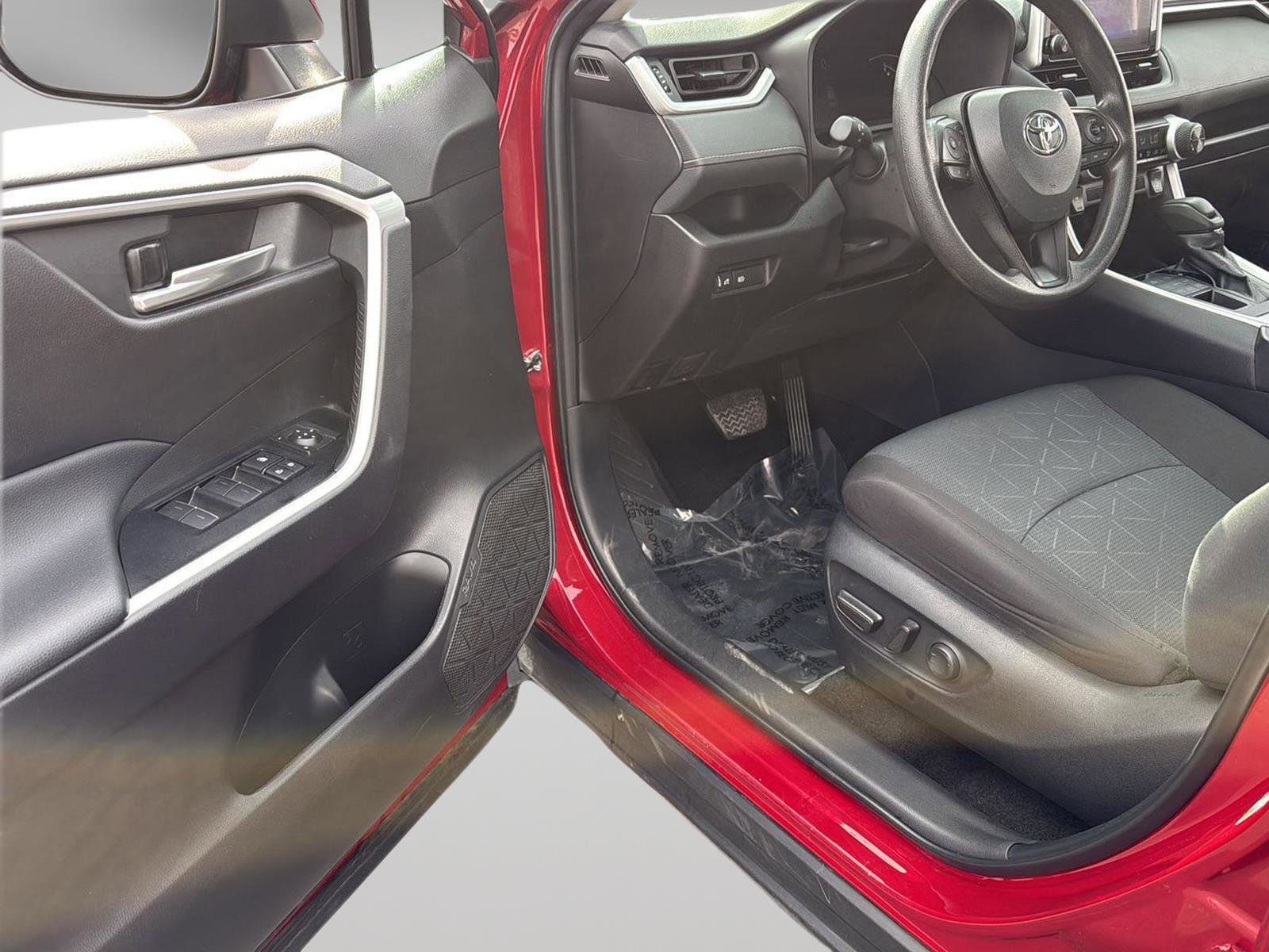 Used 2025 Toyota RAV4 XLE image 2