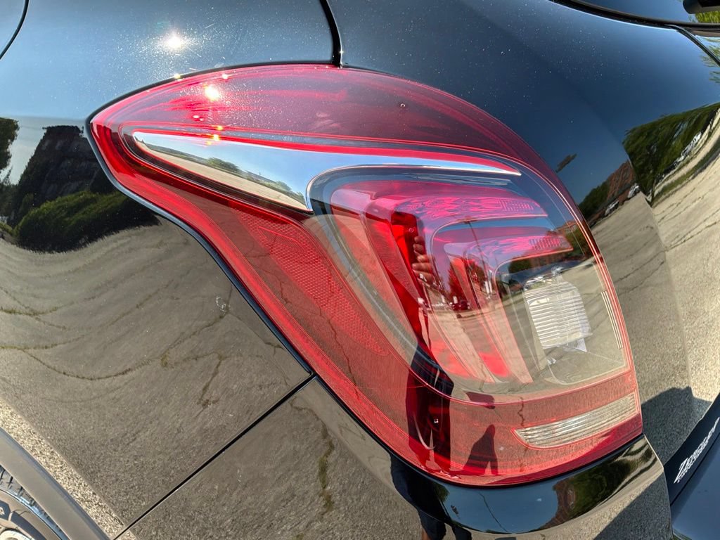 Used 2021 Buick Encore Preferred w/ Safety Package II AWD/4WD image 17