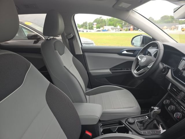 Used 2023 Volkswagen Taos SE w/ Panoramic Sunroof Package image 10