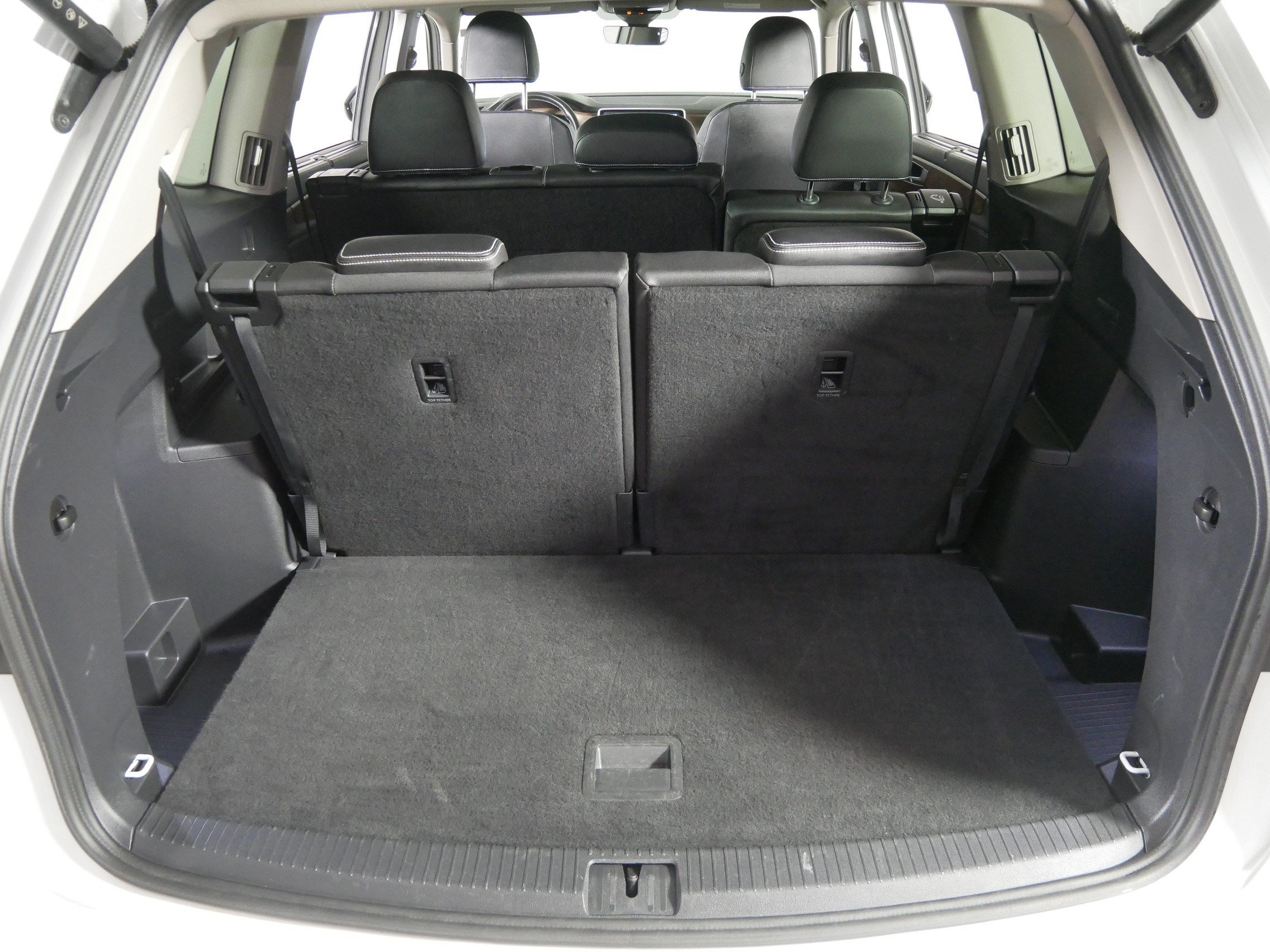 Used 2025 Volkswagen Atlas SE AWD/4WD image 18