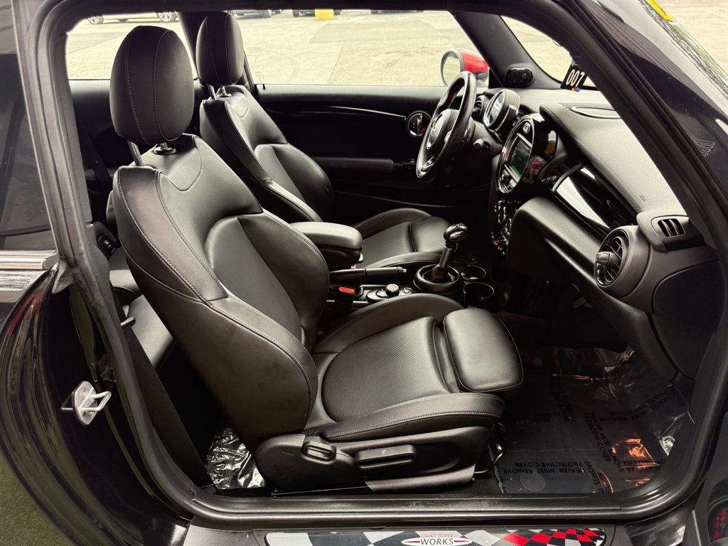 Used 2019 MINI Cooper S w/ Premium Package image 12