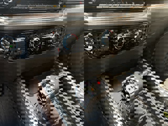 Used 2022 GMC Sierra 1500 SLT w/ SLT Premium Package image 29