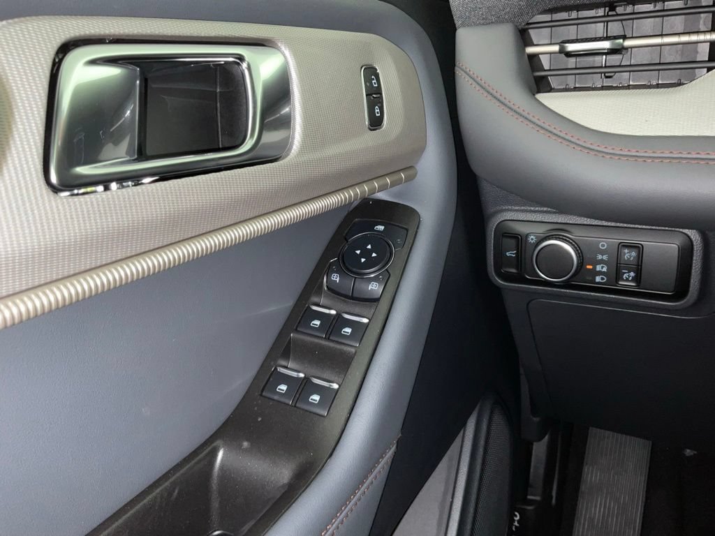 New 2026 Ford Explorer Active RWD image 21