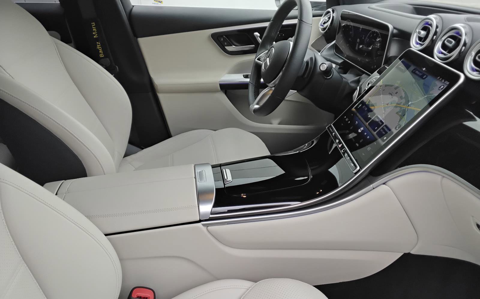 Used 2025 Mercedes-Benz GLC 300 GLC 300 image 27