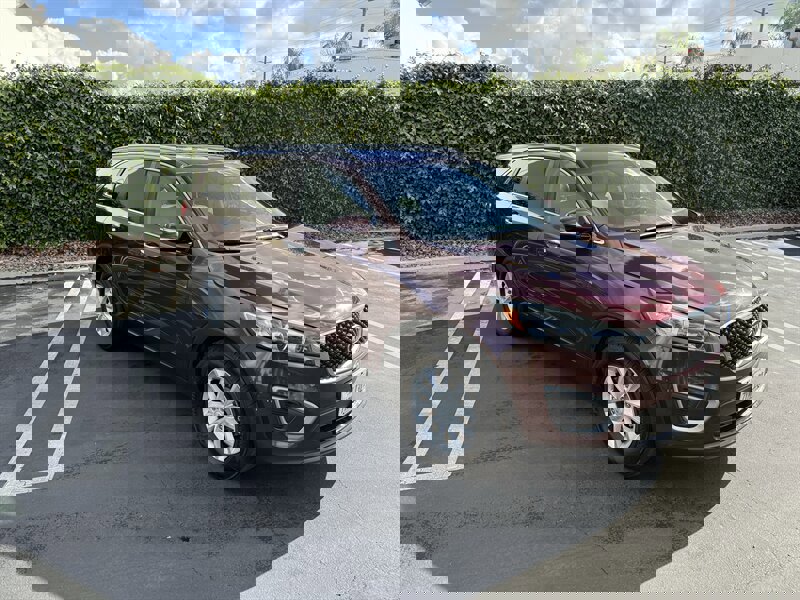 Used 2017 Kia Sorento LX w/ LX Convenience Package image 5