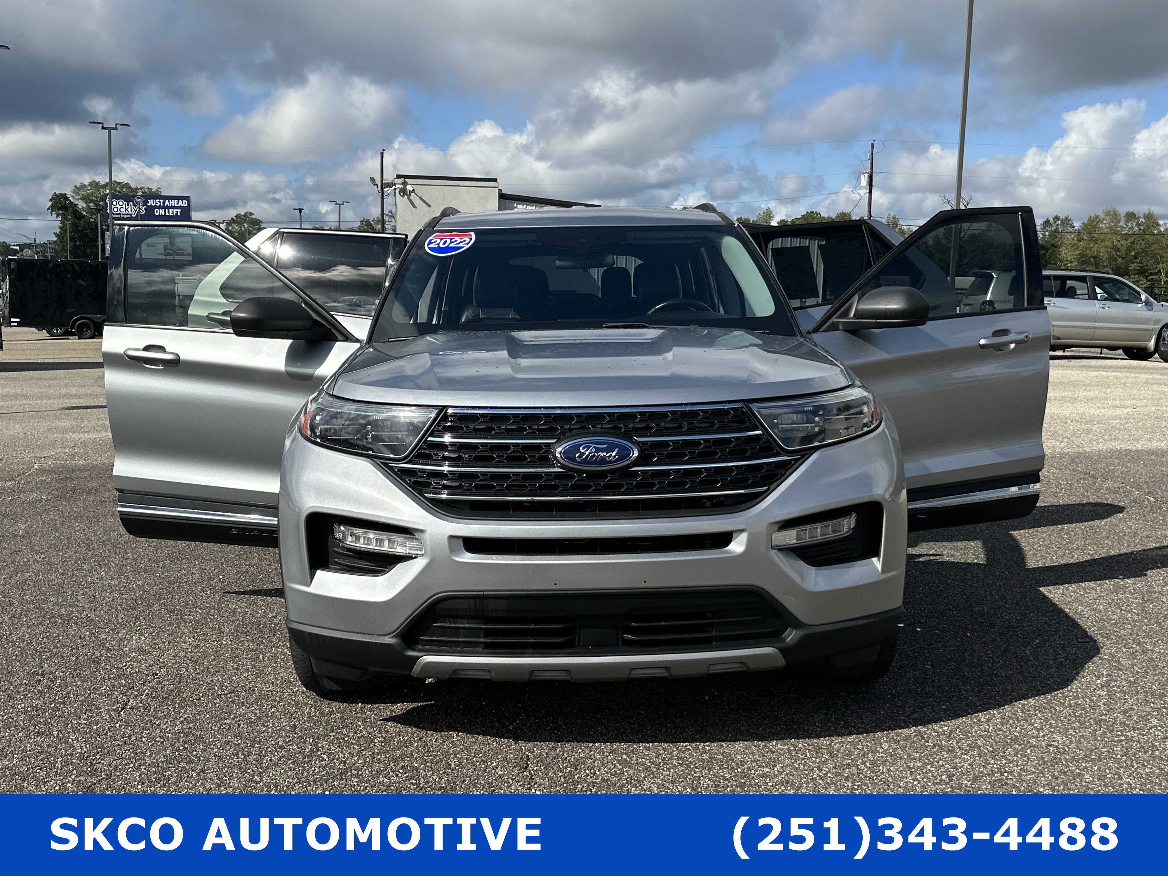 Used 2022 Ford Explorer XLT w/ Equipment Group 202A image 28