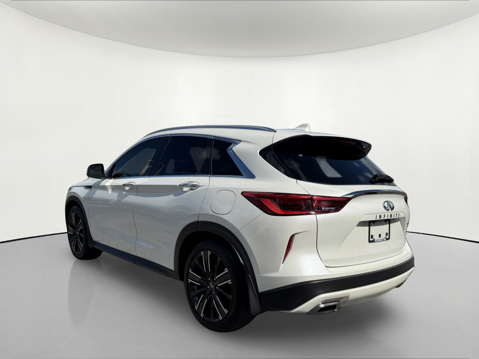 Used 2021 INFINITI QX50 Luxe w/ Appearance Package FWD image 3