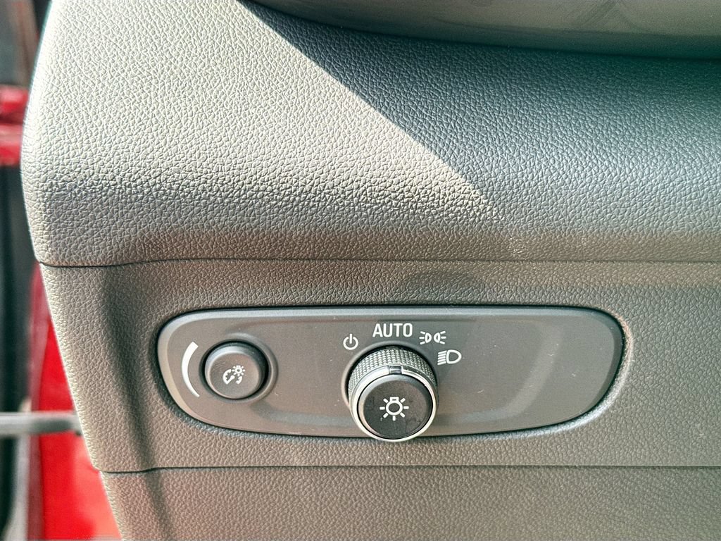 Used 2023 Buick Envision Essence AWD/4WD image 19