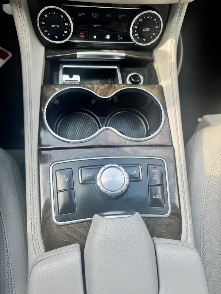 Used 2014 Mercedes-Benz CLS 550 w/ Premium 1 Package image 32