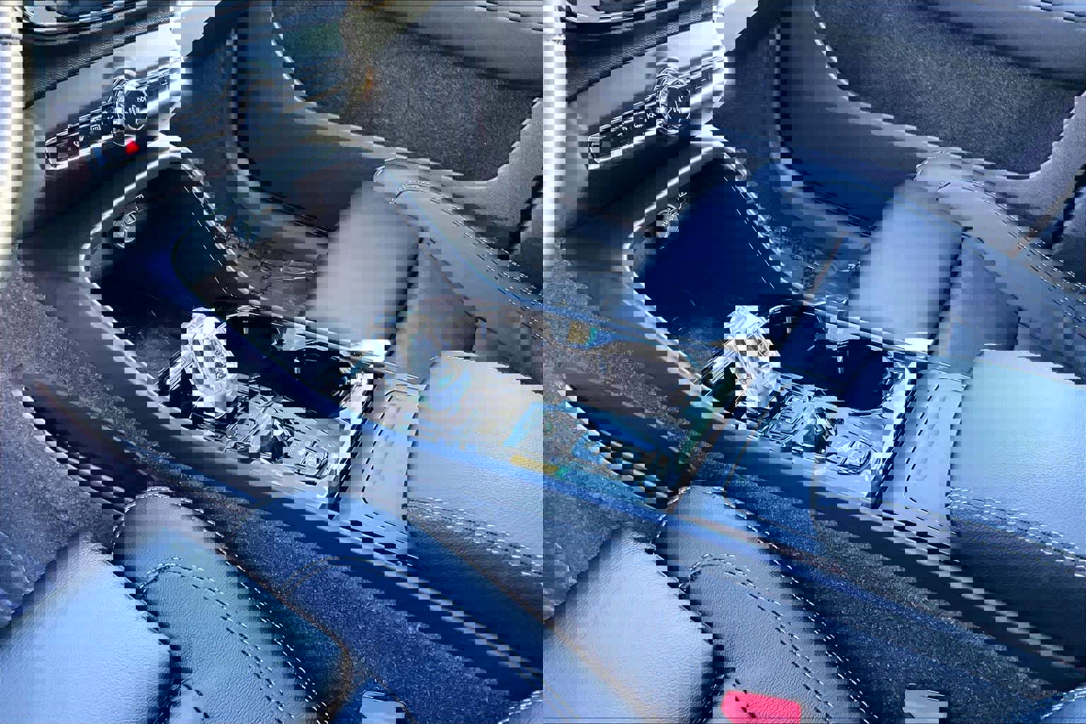 Used 2023 Volvo XC40 B5 Plus w/ Driver Assist Package image 16