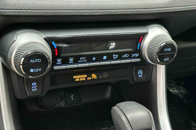 Used 2022 Toyota RAV4 XLE image 26