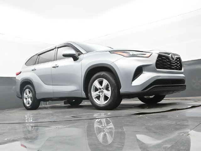 Used 2023 Toyota Highlander L FWD image 23