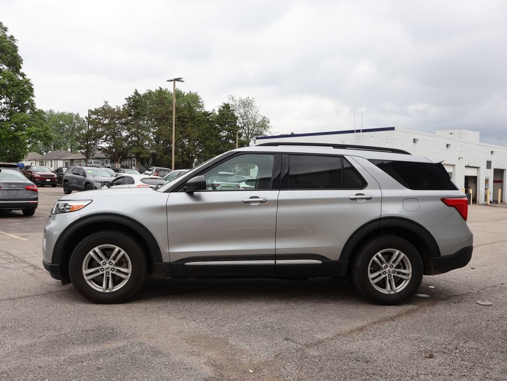 Used 2022 Ford Explorer XLT w/ Equipment Group 202A AWD/4WD image 7