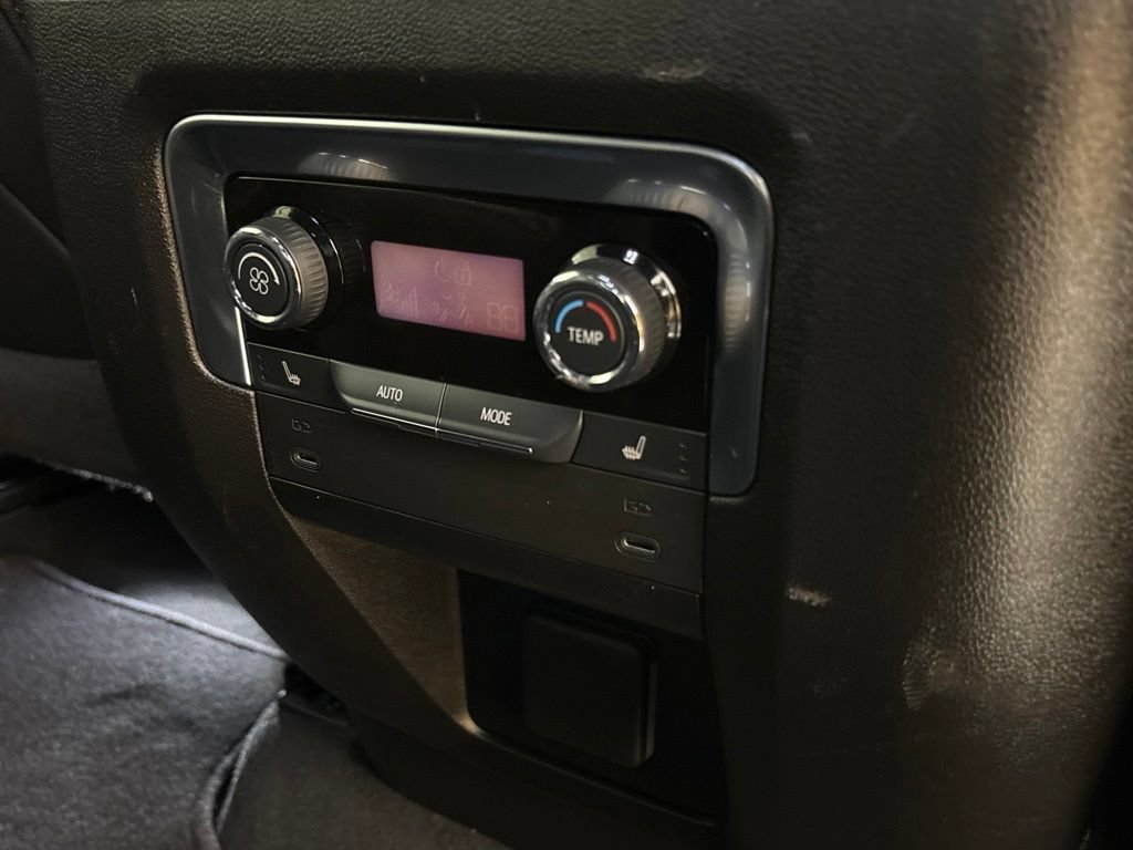 Certified 2025 Chevrolet Suburban Premier RWD image 25