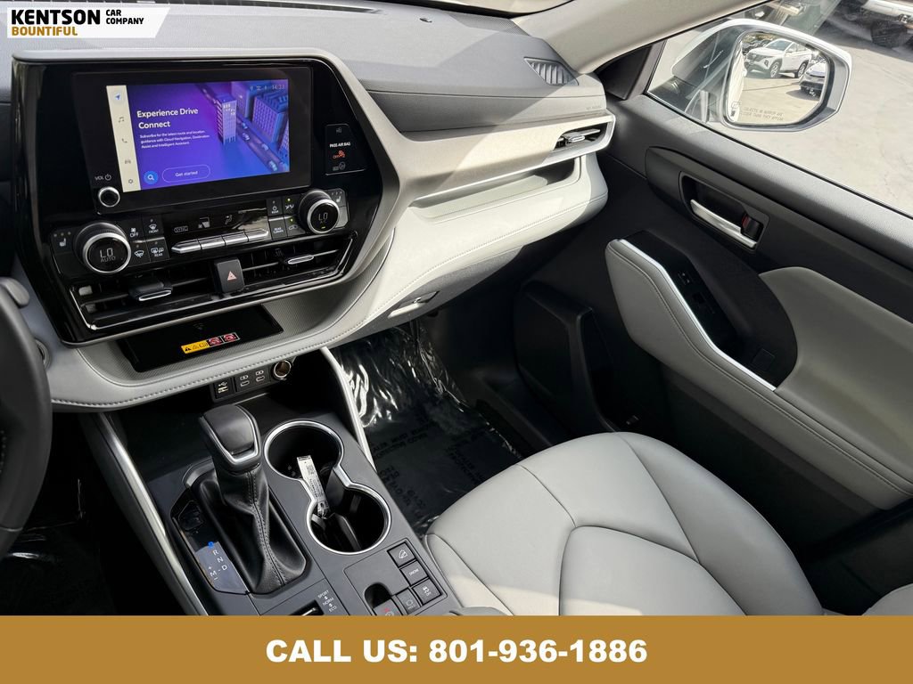 Used 2025 Toyota Highlander XLE image 24