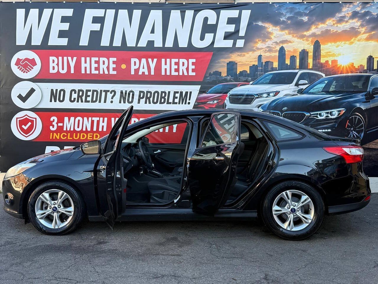 Used 2014 Ford Focus SE w/ SE Winter Package FWD image 5