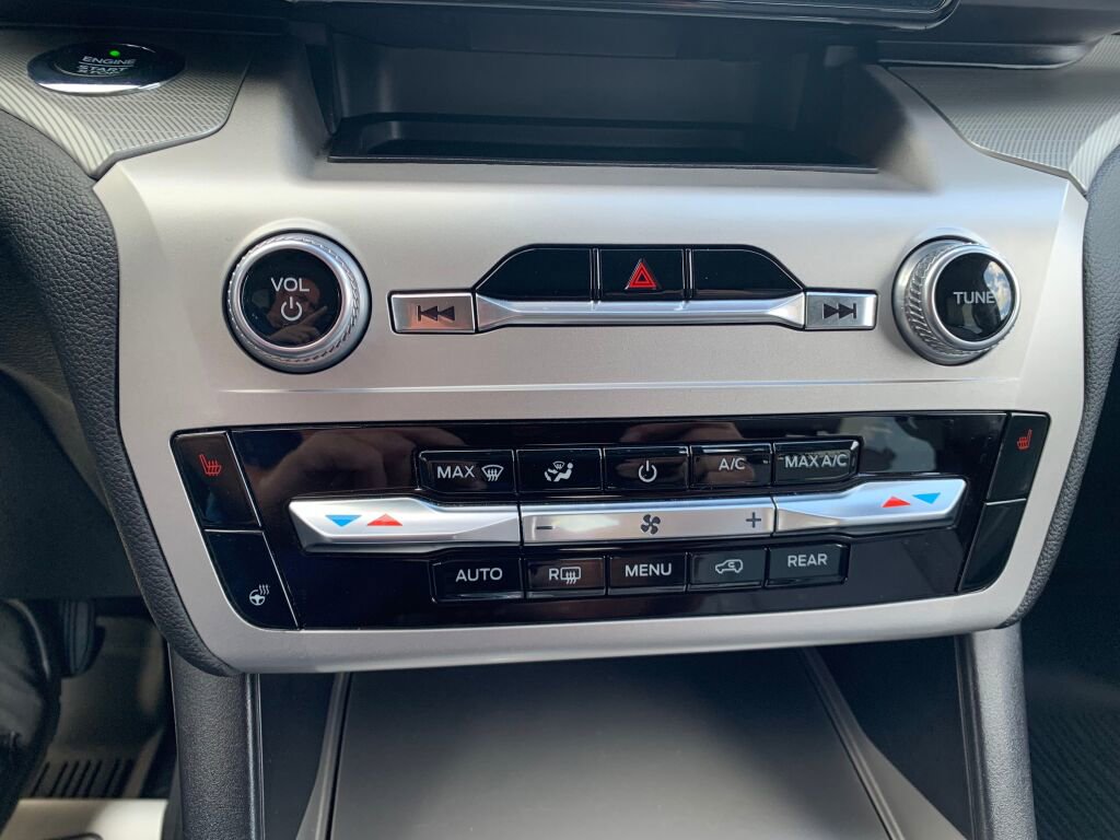 Used 2021 Ford Explorer XLT w/ Equipment Group 202A image 22