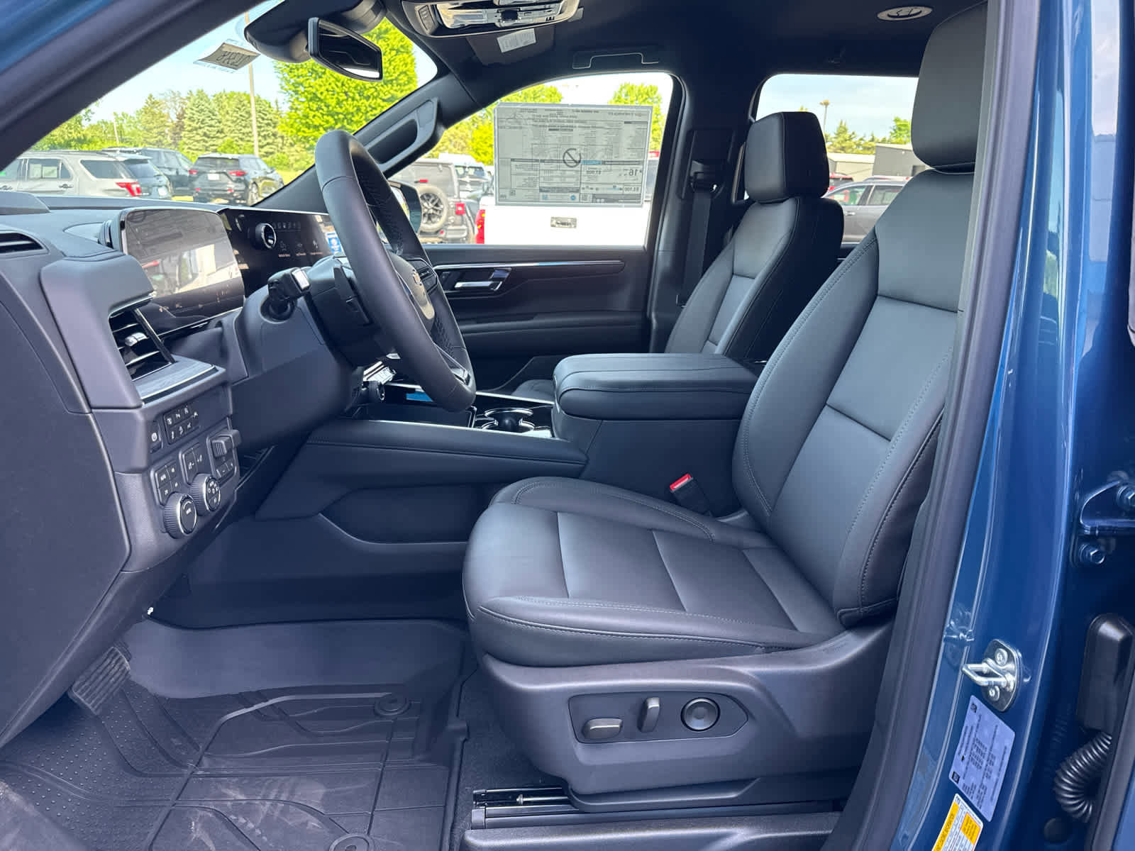 New 2026 Chevrolet Suburban LT w/ Comfort Package AWD/4WD image 23