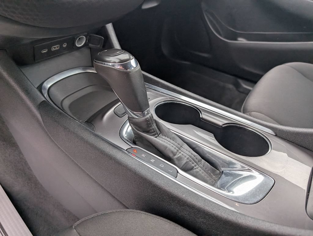 Used 2020 Chevrolet Malibu LT FWD image 19