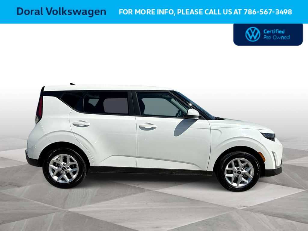 Used 2025 Kia Soul LX FWD image 9