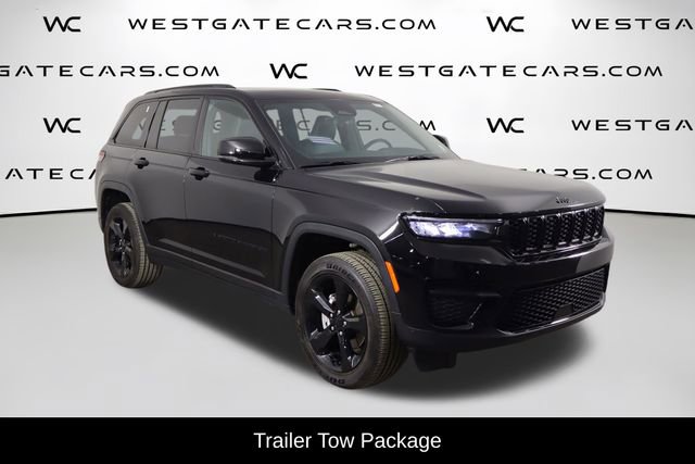 Used 2025 Jeep Grand Cherokee Altitude AWD/4WD image 4