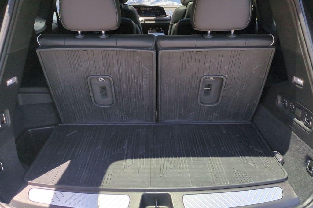 Certified 2026 Cadillac Vistiq Premium Luxury w/ LPO, Floor Liner Package AWD/4WD image 17