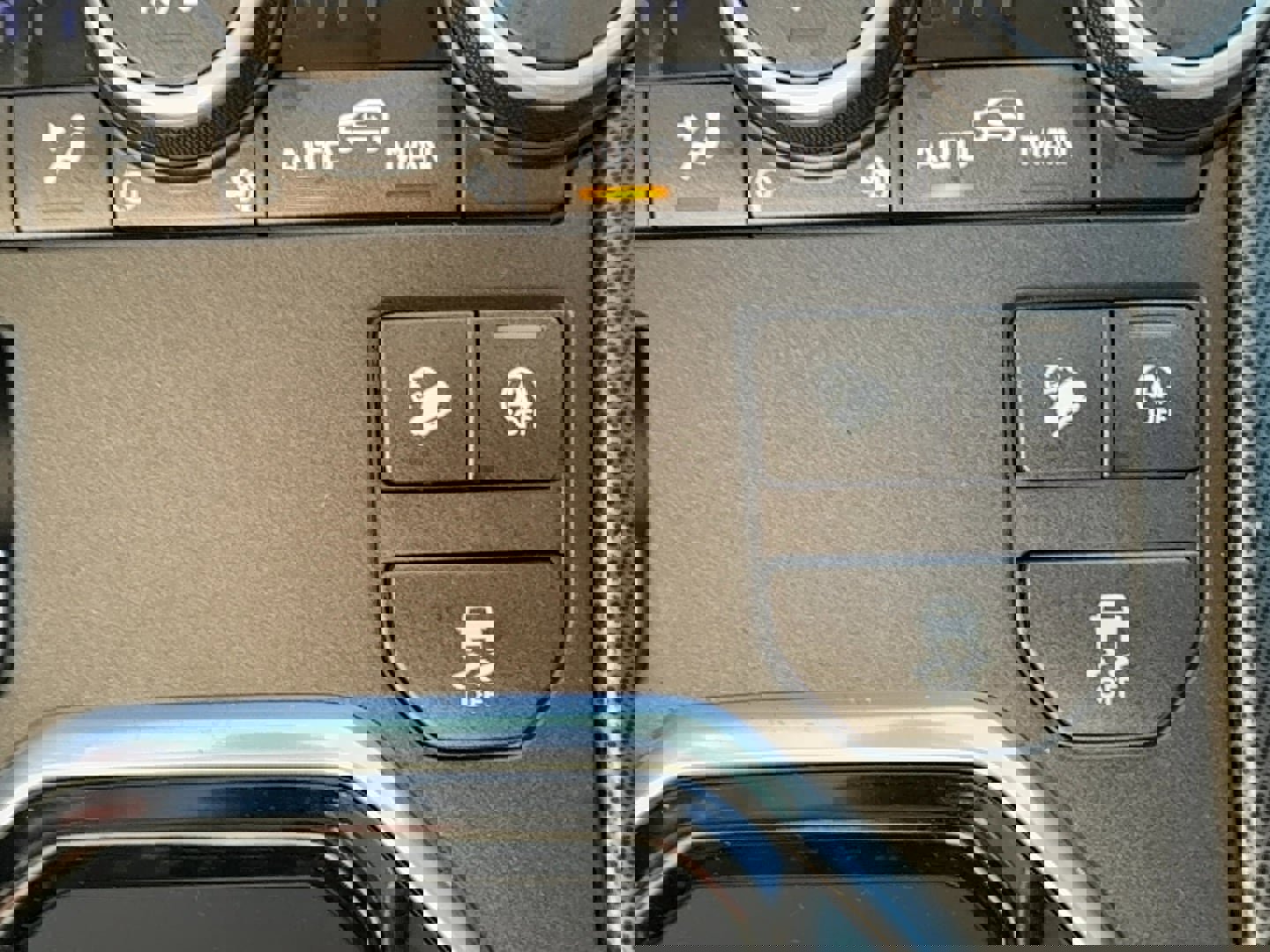 Used 2018 Land Rover Range Rover Evoque SE Premium image 35