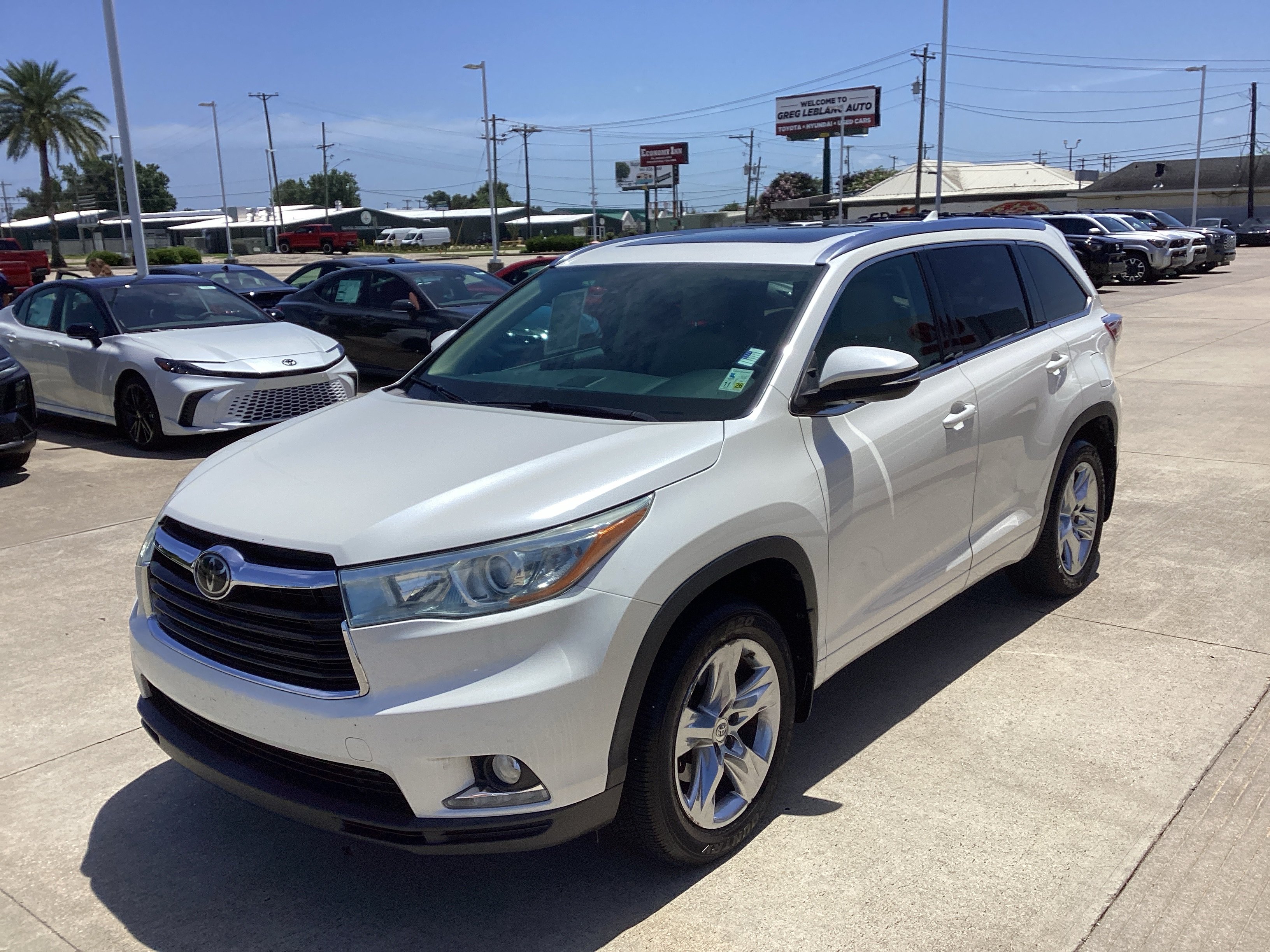 Used 2014 Toyota Highlander Limited Platinum AWD/4WD image 3