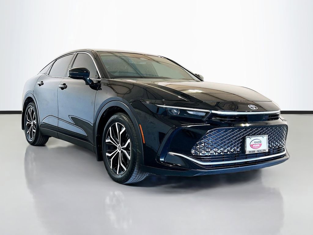 Used 2023 Toyota Crown XLE image 3