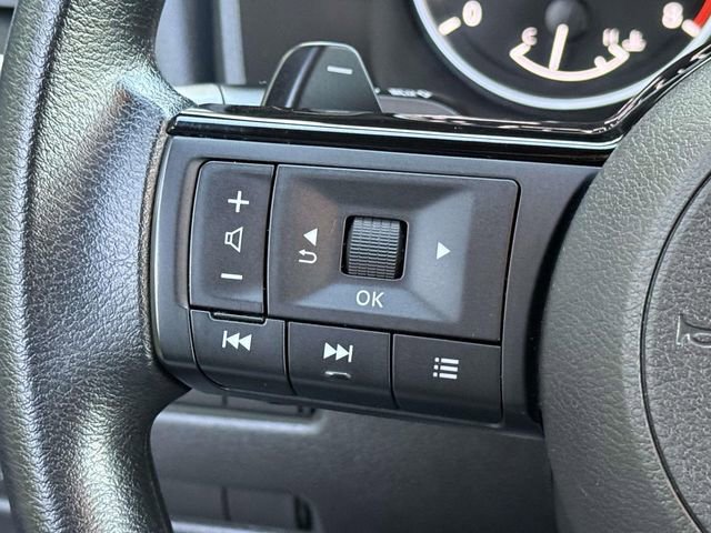 Used 2023 Nissan Rogue SV AWD/4WD image 19