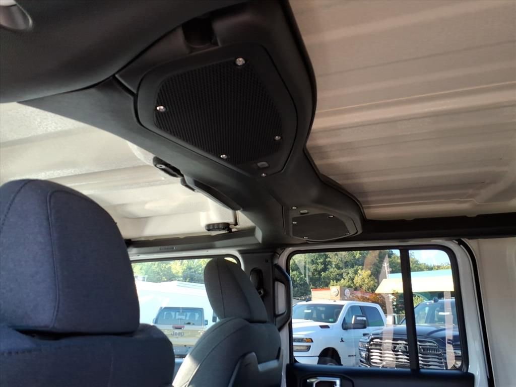 New 2025 Jeep Wrangler Unlimited Rubicon w/ Convenience Group image 7