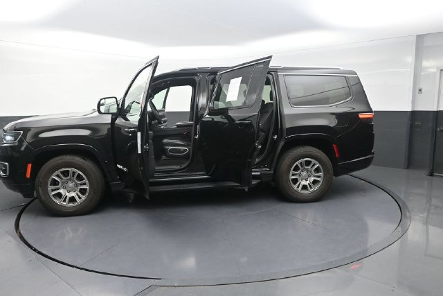 Used 2023 Jeep Wagoneer 4WD w/ Rear Seat Video Group 1 image 32