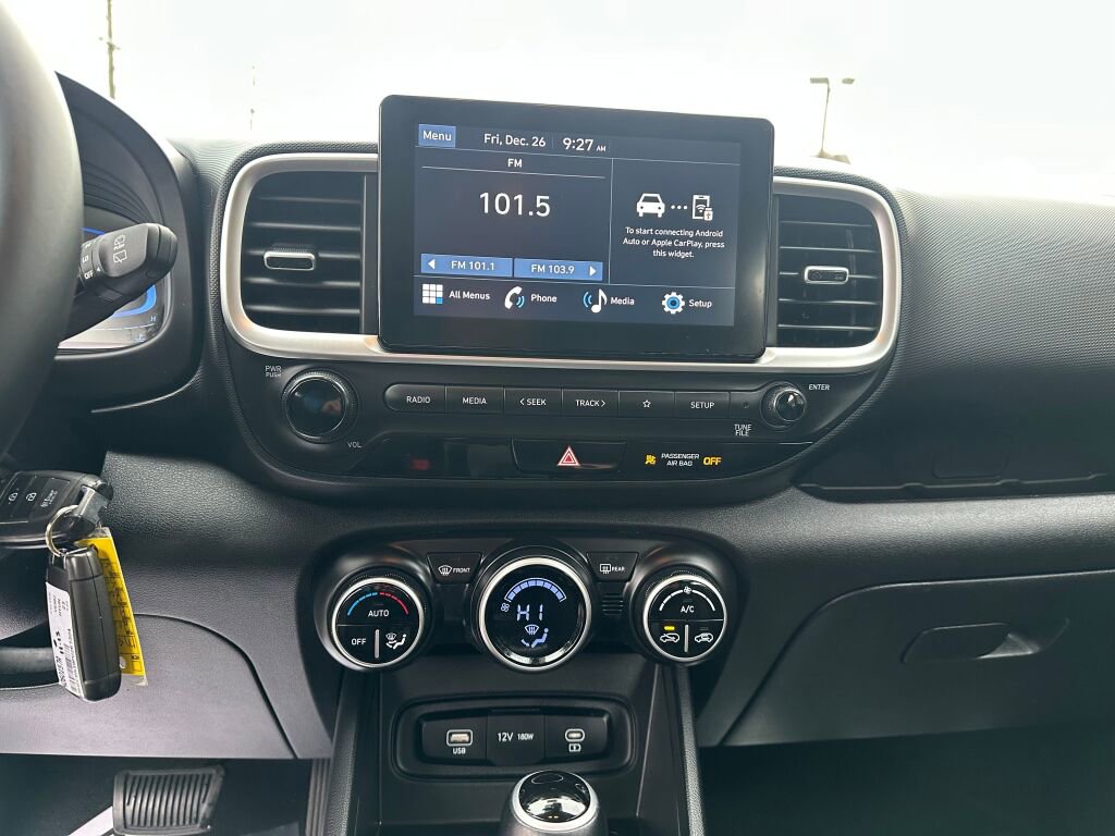 Used 2023 Hyundai Venue SEL w/ Cargo Package image 17