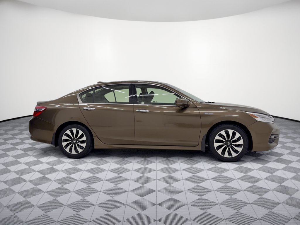 Used 2017 Honda Accord Touring image 8