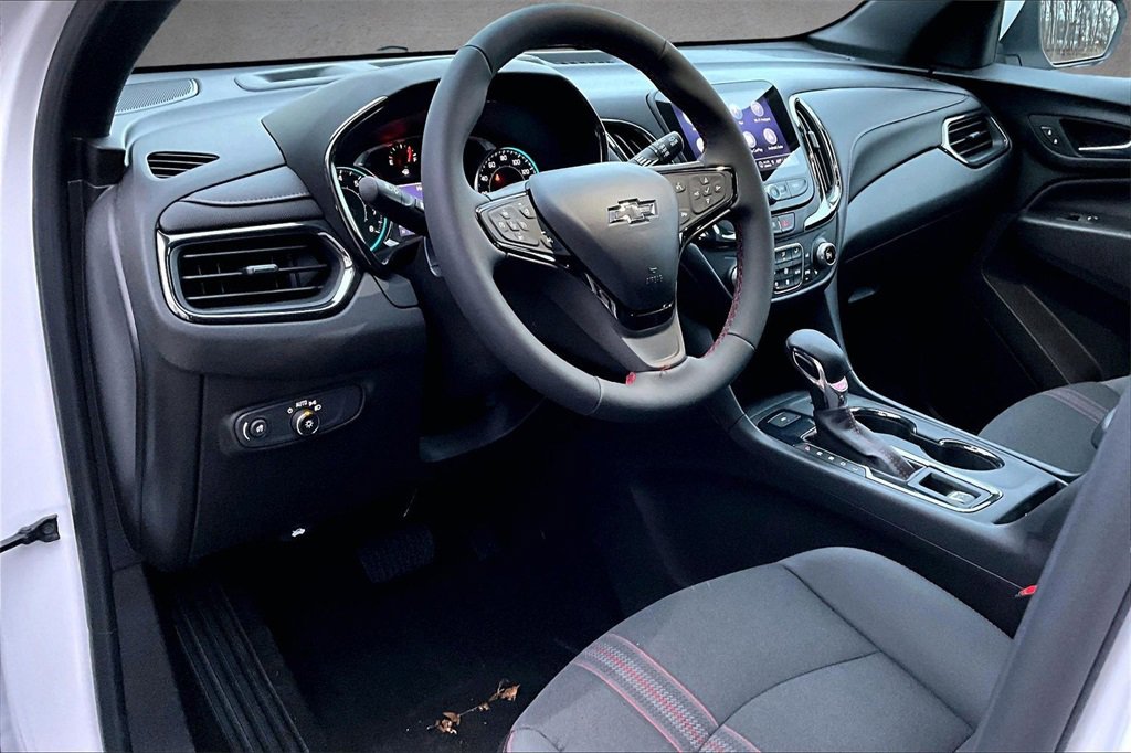 Used 2023 Chevrolet Equinox RS image 16