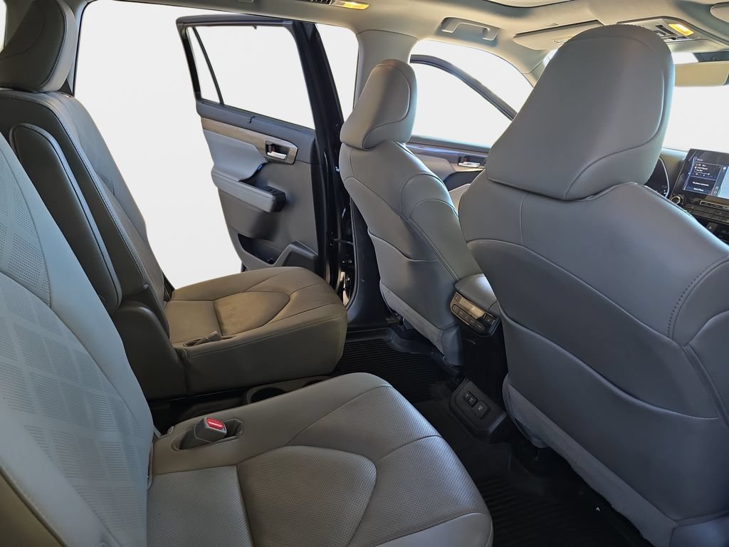 Used 2020 Toyota Highlander Platinum AWD/4WD image 13