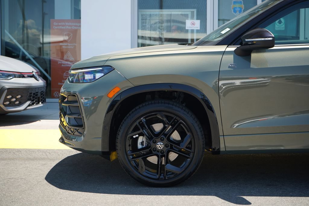 New 2026 Volkswagen Tiguan SE R-Line FWD image 2