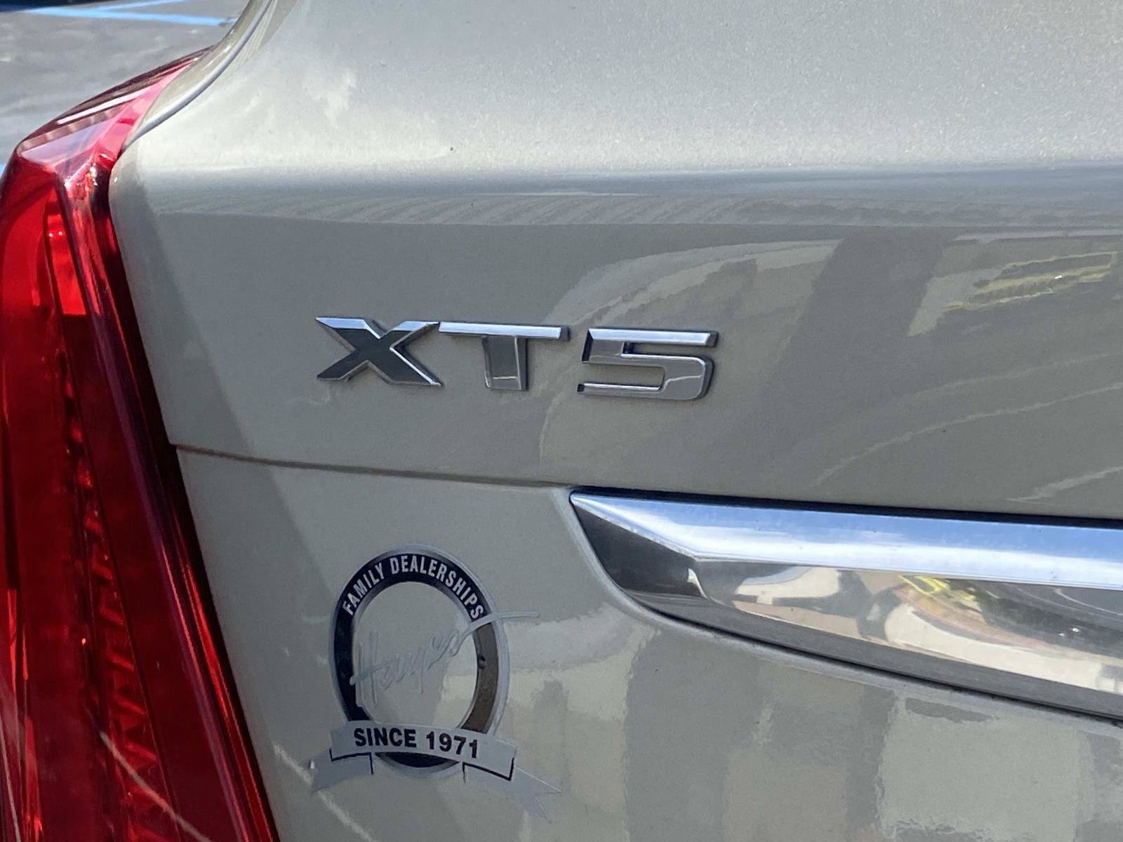 Used 2017 Cadillac XT5 Luxury w/ Driver Awareness Package FWD image 5