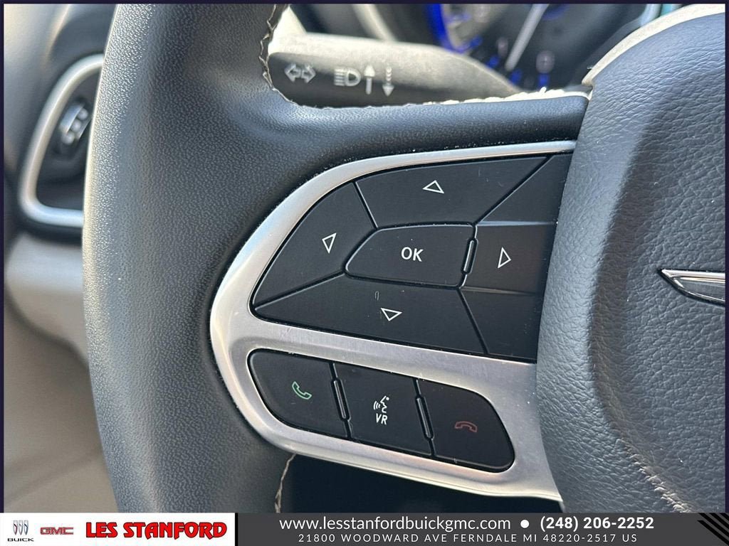 Used 2023 Chrysler Pacifica Touring-L FWD image 24