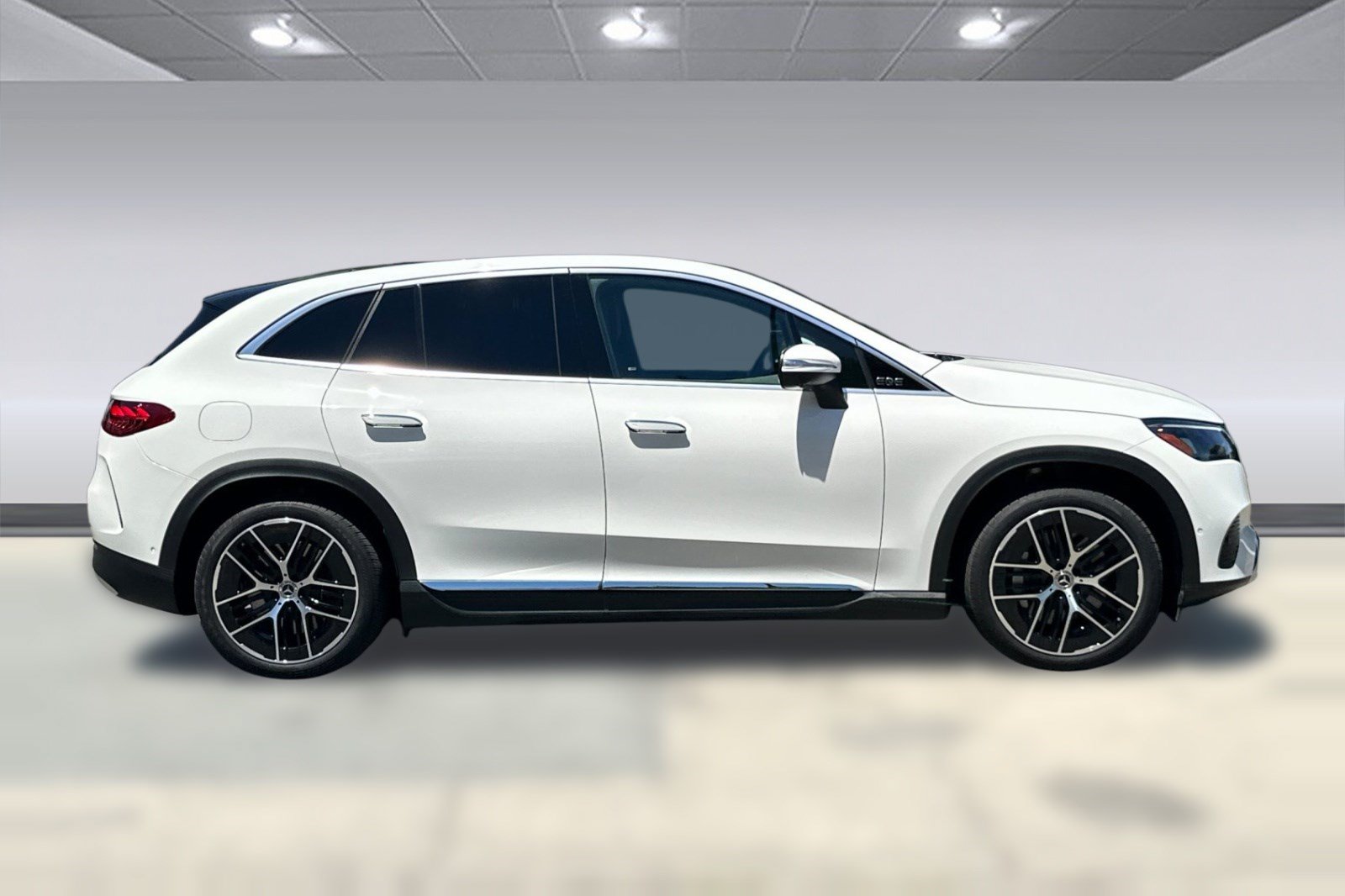 Used 2026 Mercedes-Benz EQE 320 4MATIC SUV image 7