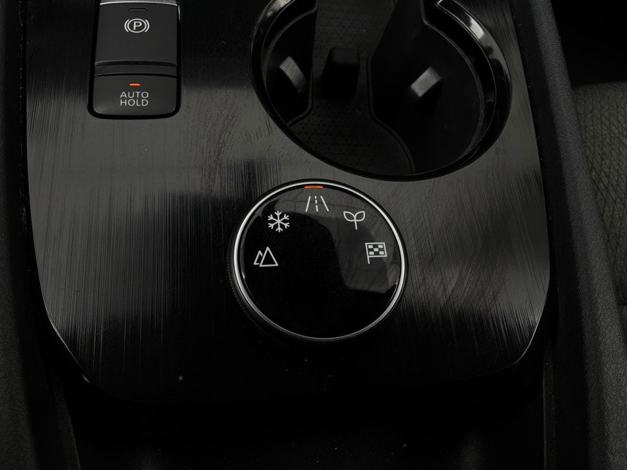 Used 2025 Nissan Rogue SV AWD/4WD image 26