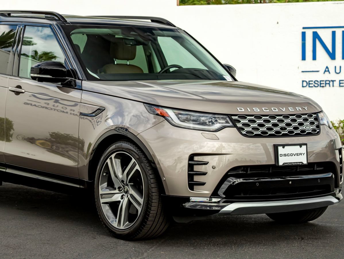 Certified 2025 Land Rover Discovery Metropolitan Edition AWD/4WD image 5