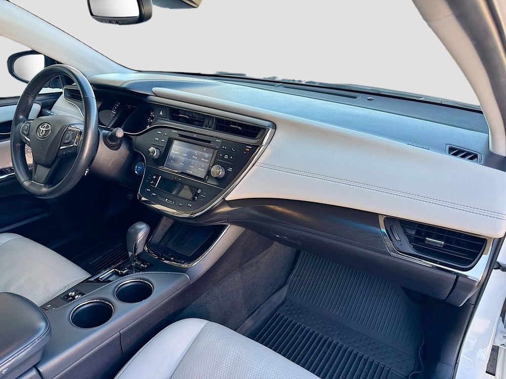 Used 2018 Toyota Avalon Limited image 34