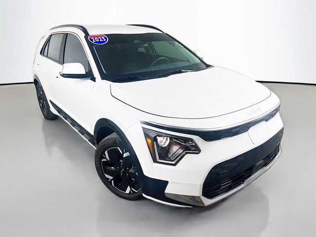 Used 2025 Kia Niro Wind w/ Wind Preserve Package FWD image 2