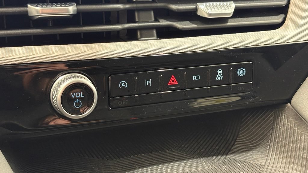 Used 2025 Ford Explorer Active AWD/4WD image 50