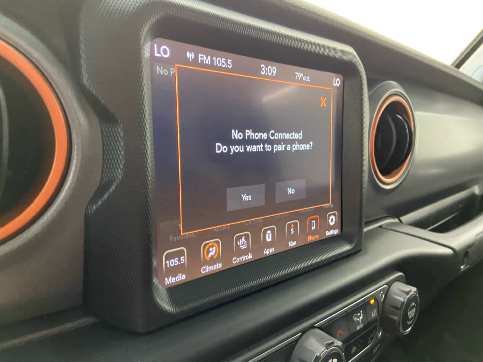 Used 2023 Jeep Gladiator Mojave w/ Cold Weather Group image 32