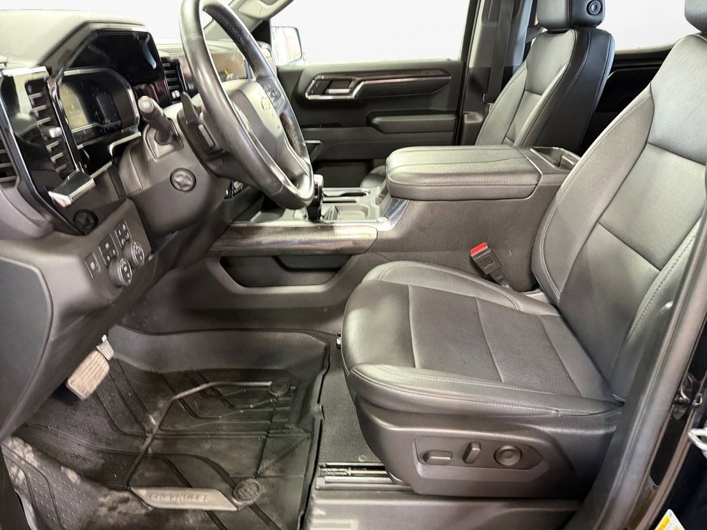 Used 2024 Chevrolet Silverado 1500 LTZ AWD/4WD image 15