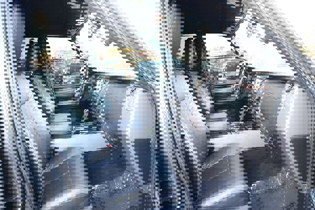 Used 2017 Ford Expedition Platinum image 23