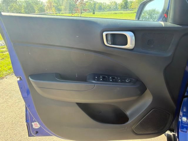 Used 2025 Hyundai Venue FWD image 18