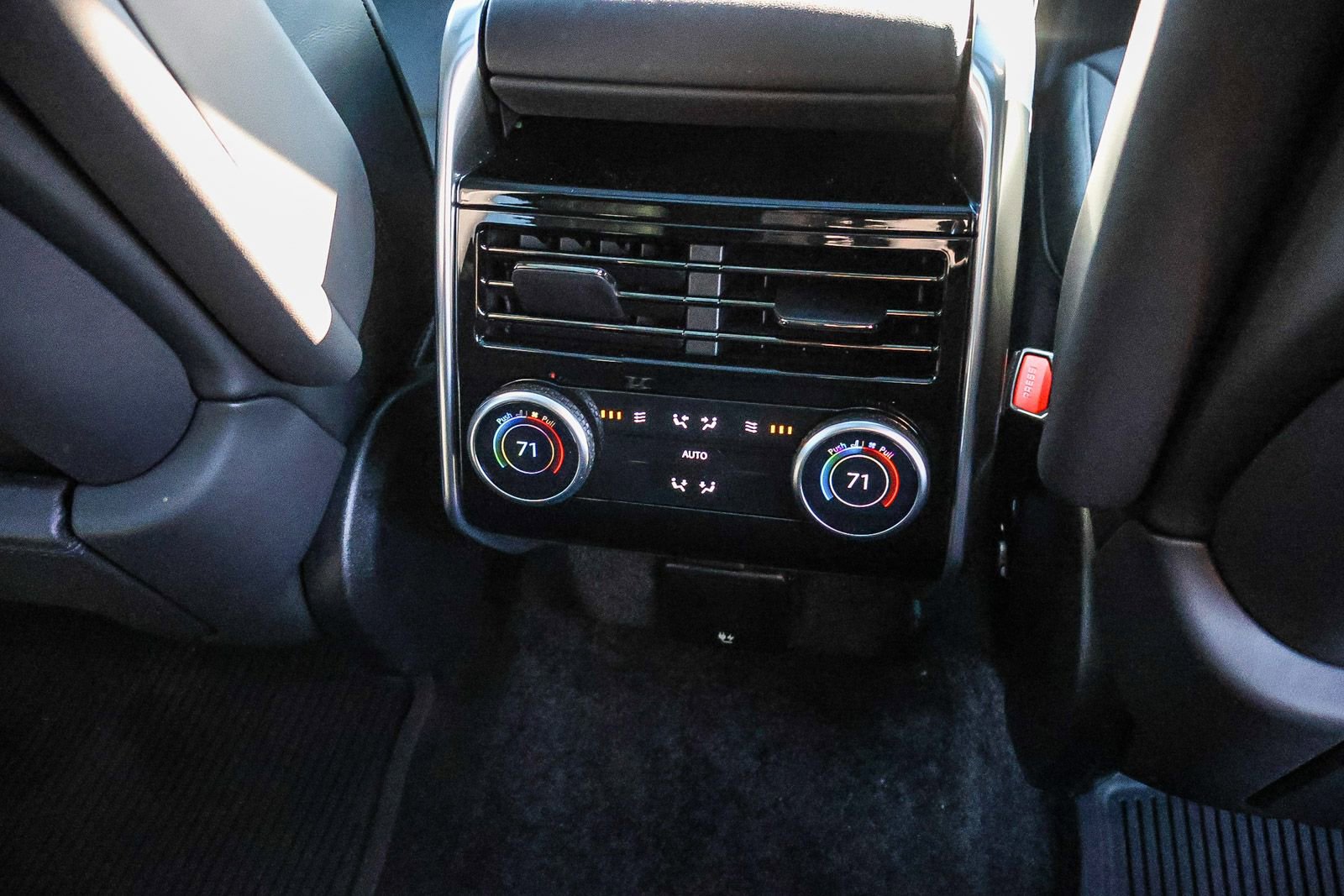 New 2026 Land Rover Range Rover Long Wheelbase SE image 22